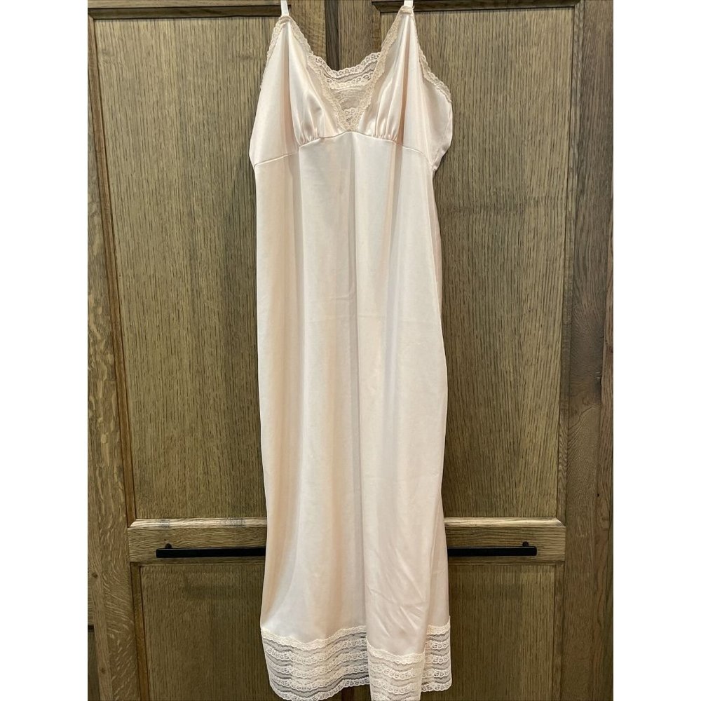 VTG Lingerie Slip Henson Kickernick Lace Trim Champagne Nylon Knit 34 Made USA